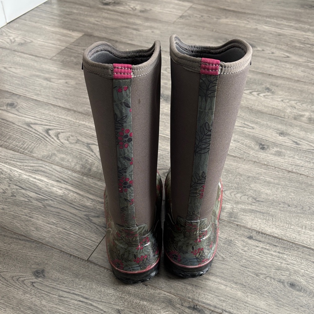 Bogs Women's Tall Floral Rain Boots - Gray with Pink Accents - Picture 7 of 10